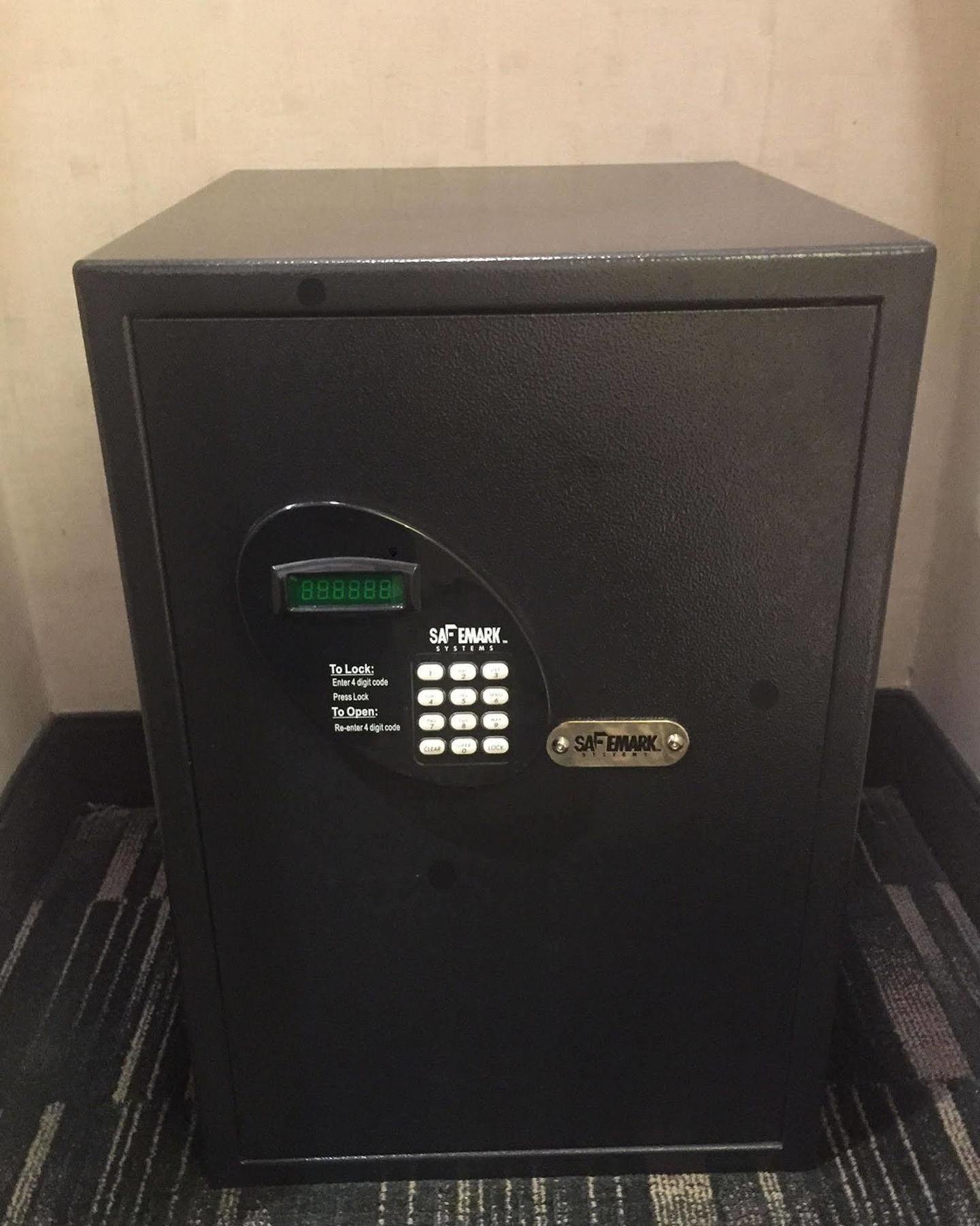Ramada Plaza By Wyndham West Hollywood & 3*